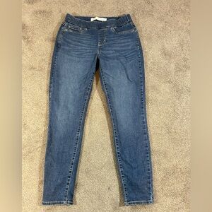 Levi signature pull on skinny jeans size 6